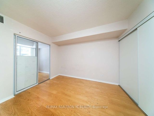 212 - 155 Beecroft Rd