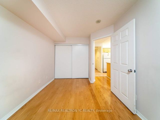 212 - 155 Beecroft Rd