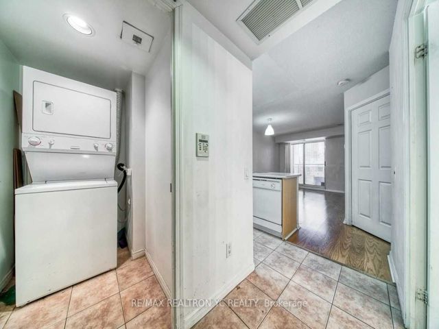 212 - 155 Beecroft Rd
