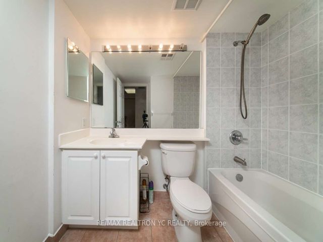 212 - 155 Beecroft Rd