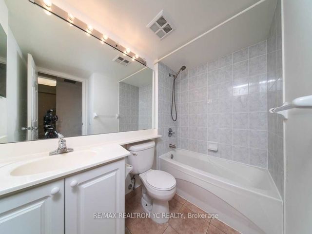 212 - 155 Beecroft Rd