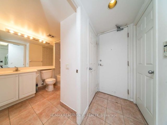 212 - 155 Beecroft Rd