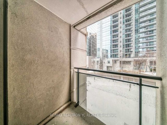 212 - 155 Beecroft Rd