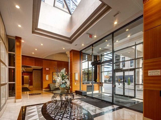 212 - 155 Beecroft Rd