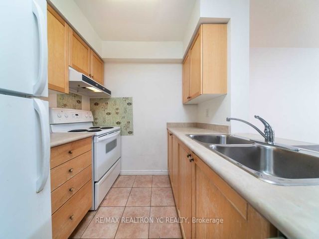 212 - 155 Beecroft Rd