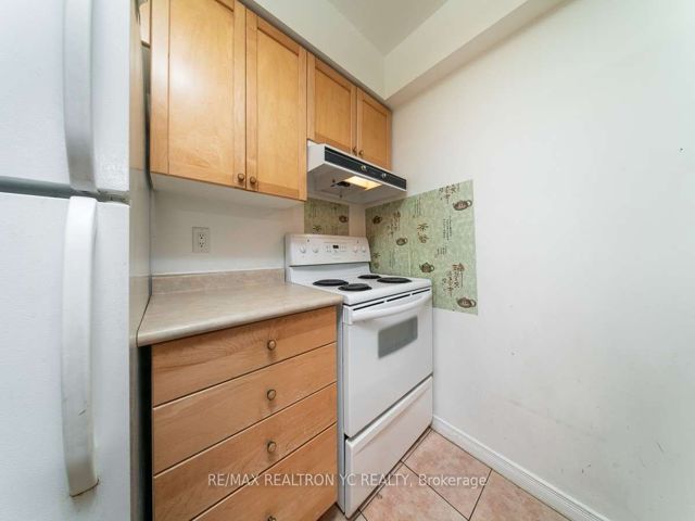 212 - 155 Beecroft Rd