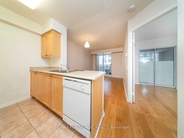 212 - 155 Beecroft Rd