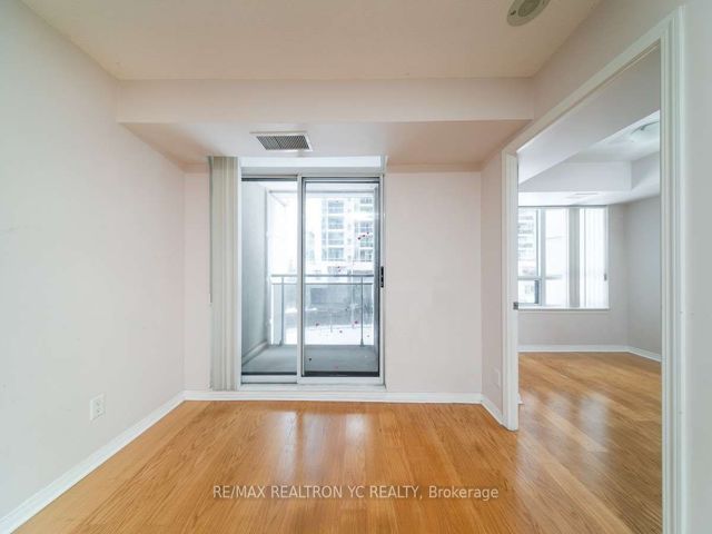 212 - 155 Beecroft Rd