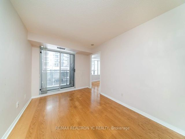 212 - 155 Beecroft Rd