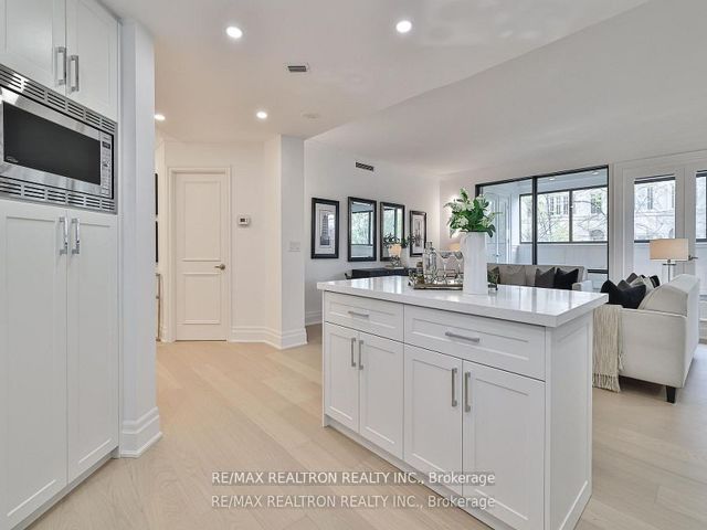 103 - 342 Spadina Rd
