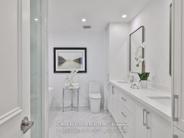 103 - 342 Spadina Rd