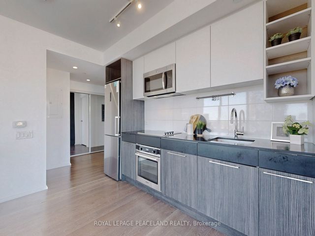 1810 - 68 Shuter St