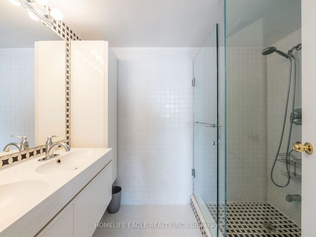 PH212 - 1131 Steeles Ave W