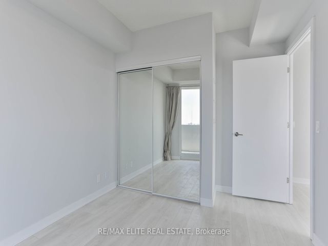 2608 - 2221 Yonge St