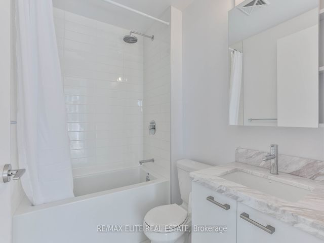 2608 - 2221 Yonge St
