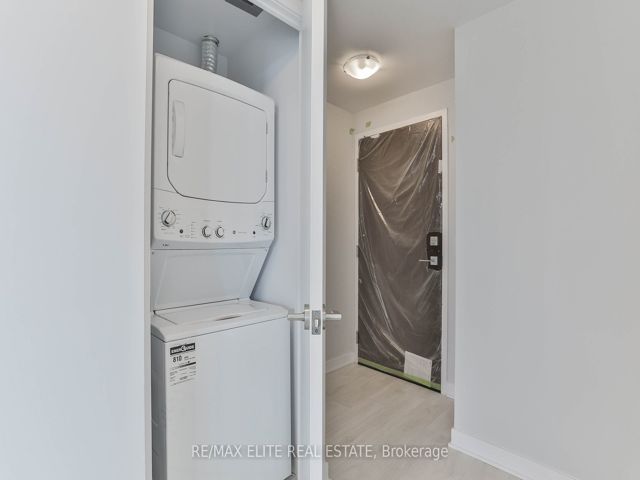 2608 - 2221 Yonge St
