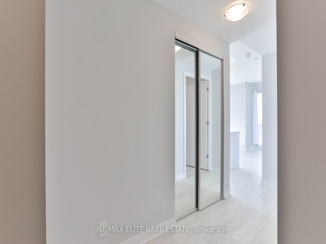 2608 - 2221 Yonge St