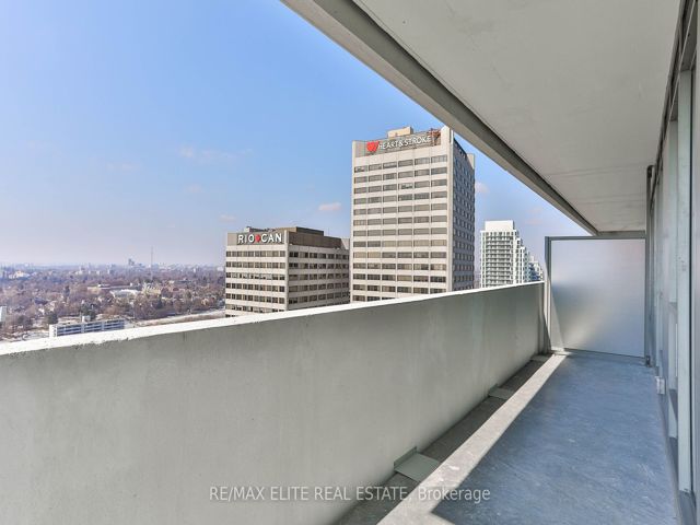 2608 - 2221 Yonge St