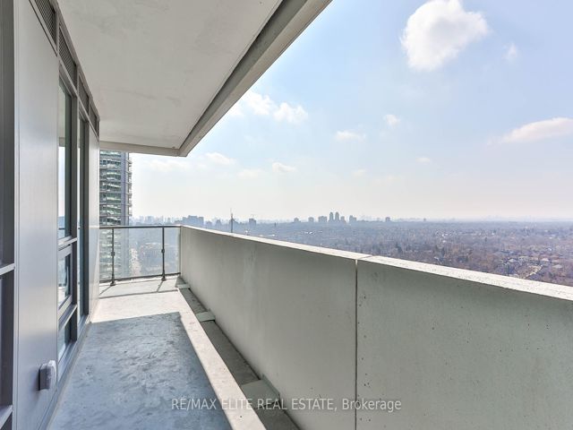 2608 - 2221 Yonge St
