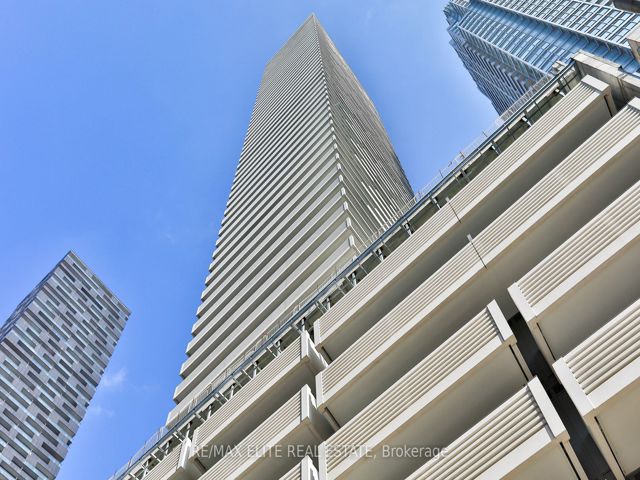 2608 - 2221 Yonge St