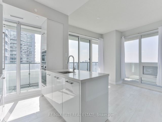 2608 - 2221 Yonge St