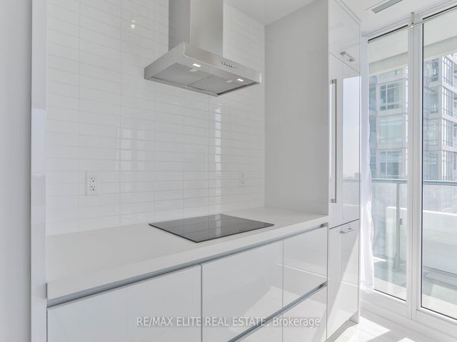 2608 - 2221 Yonge St