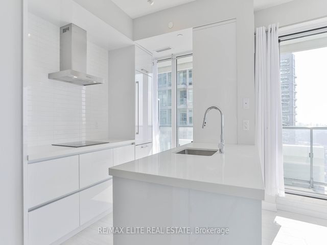 2608 - 2221 Yonge St