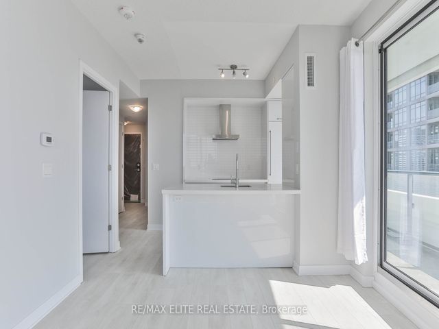 2608 - 2221 Yonge St