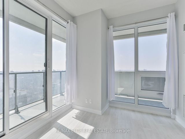 2608 - 2221 Yonge St