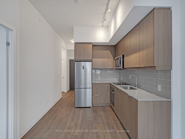 3007 - 32 Forest Manor Rd