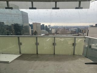 3212 - 197 Yonge St