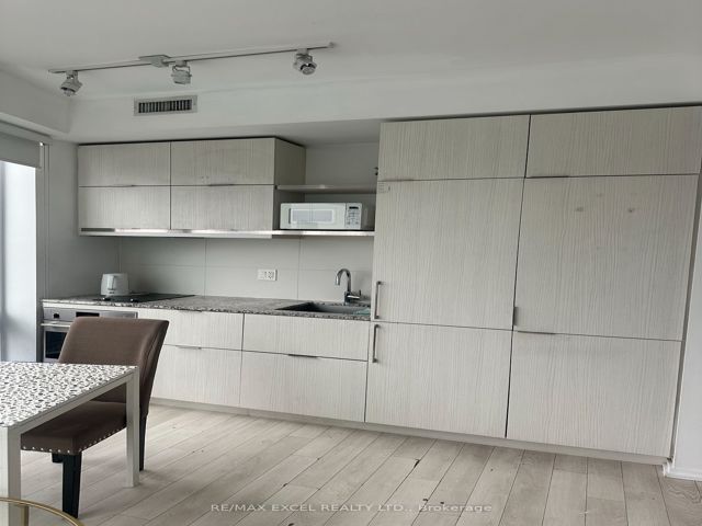 3212 - 197 Yonge St