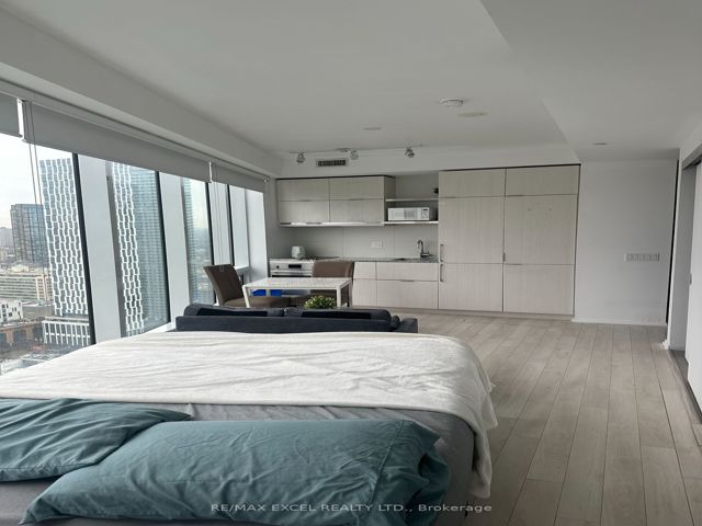 3212 - 197 Yonge St