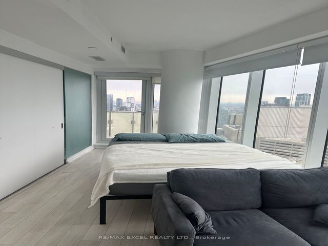 3212 - 197 Yonge St