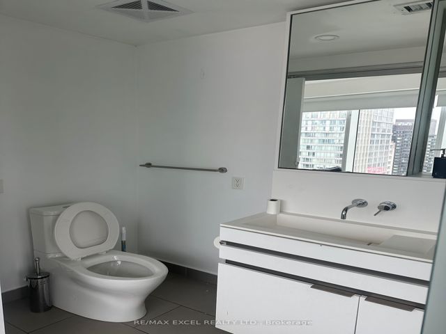 3212 - 197 Yonge St