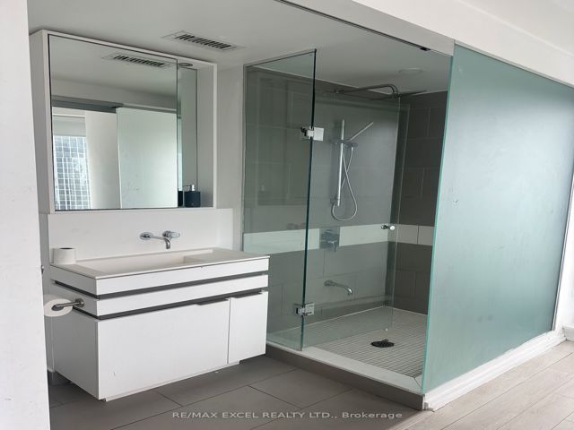 3212 - 197 Yonge St