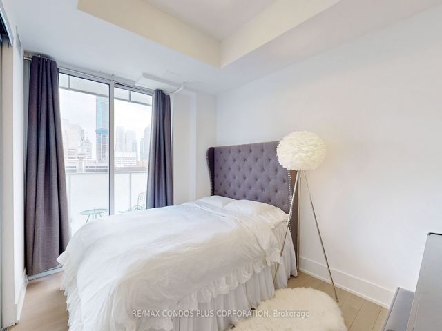 2105 - 200 Bloor St W