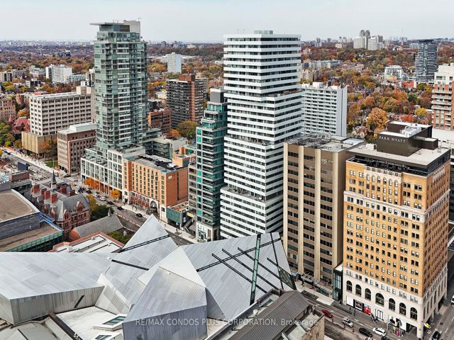 2105 - 200 Bloor St W