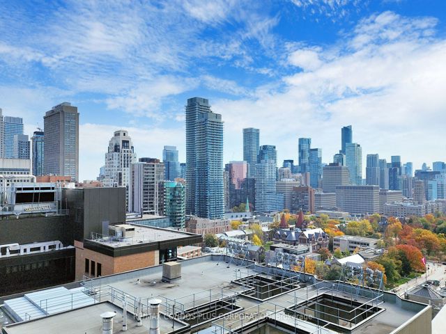 2105 - 200 Bloor St W