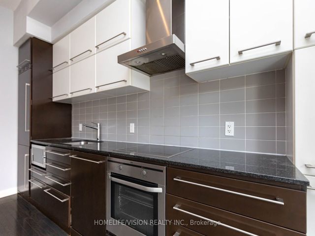 311 - 770 Bay St