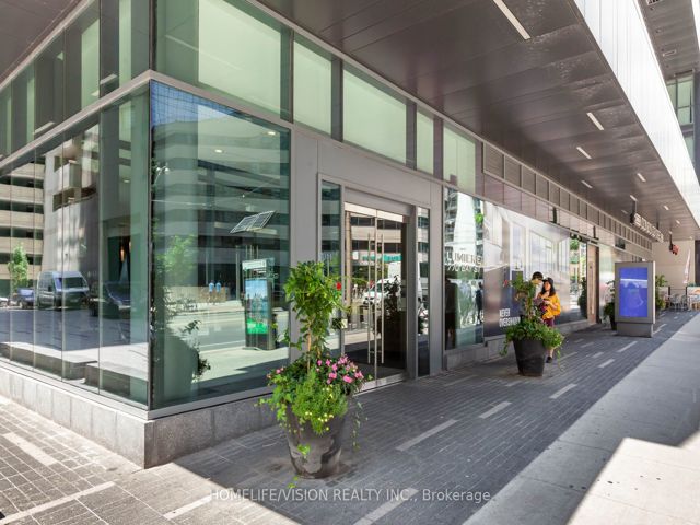 311 - 770 Bay St