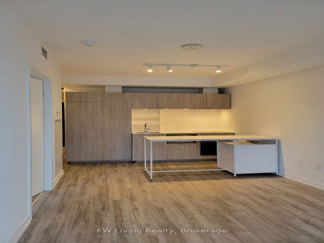 Ph03 - 77 Shuter St