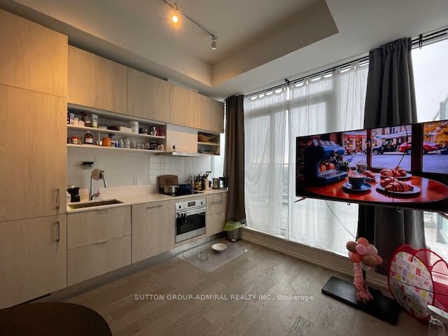 1222 - 8 Hillsdale Ave E