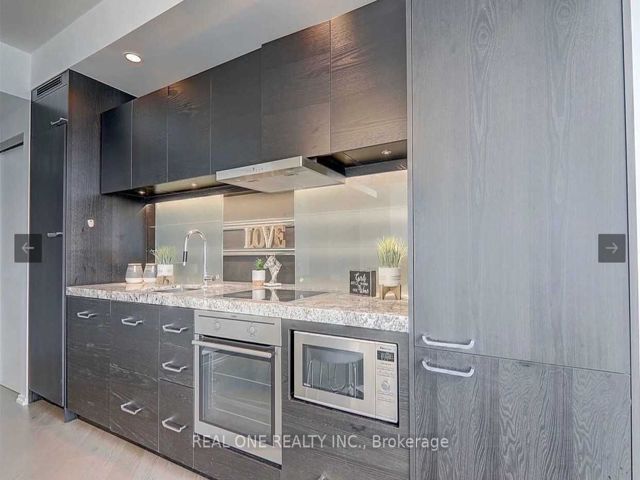 4212 - 45 Charles St E