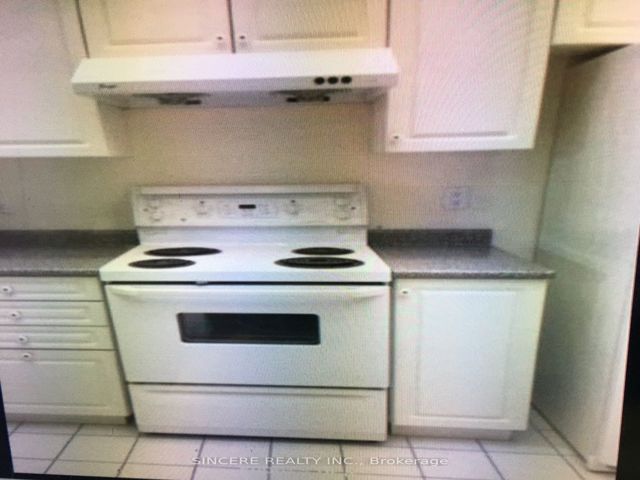 309 - 28 Hollywood Ave