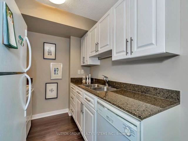 2307 - 397 Front St W