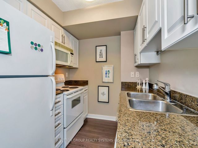 2307 - 397 Front St W