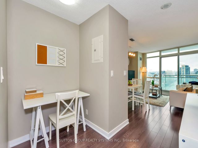 2307 - 397 Front St W