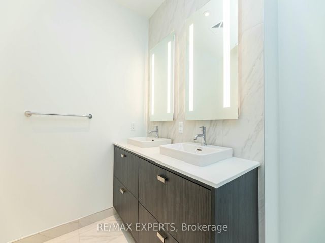 1903 - 480 Front St