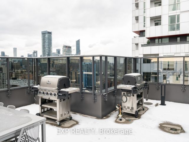 2103 - 330 Richmond St W
